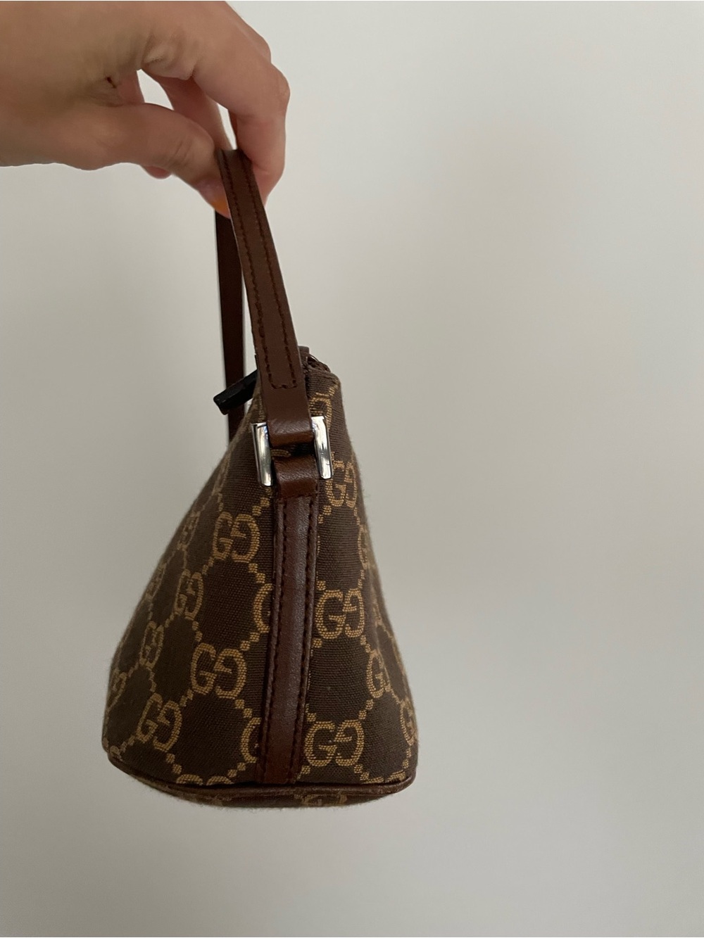 Authentic Vintage Gucci Brown GG Canvas Top-Handle Pouch with Tan Monogram - Picture 4 of 12